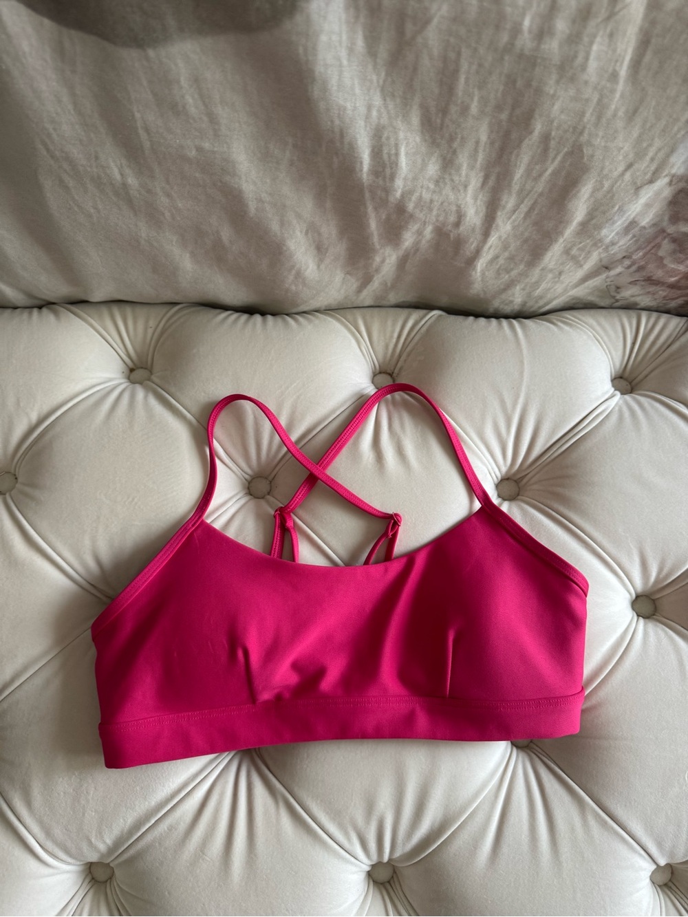 ALO Yoga Airlift Intrigue Bra – Magenta Crush